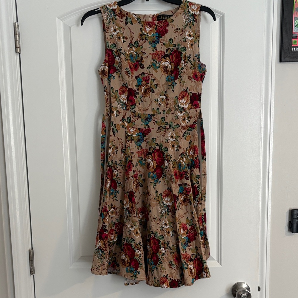 Chic Floral Midi Dress in Red and Tan